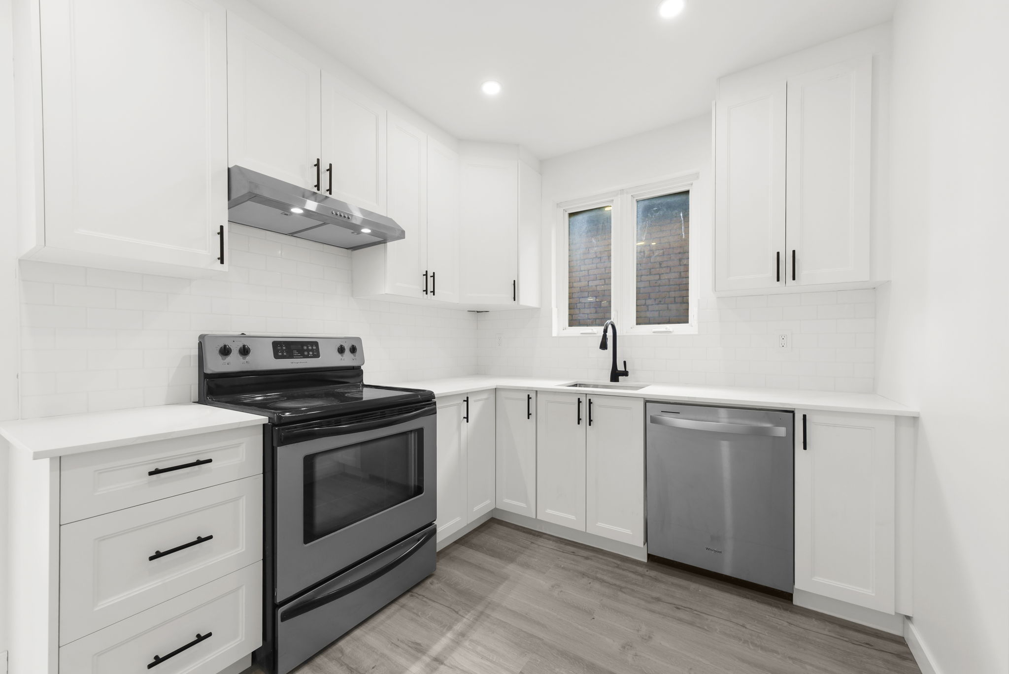 Bright room at 134 Wentworth Street South, new kitchen & bath, utilities incl.