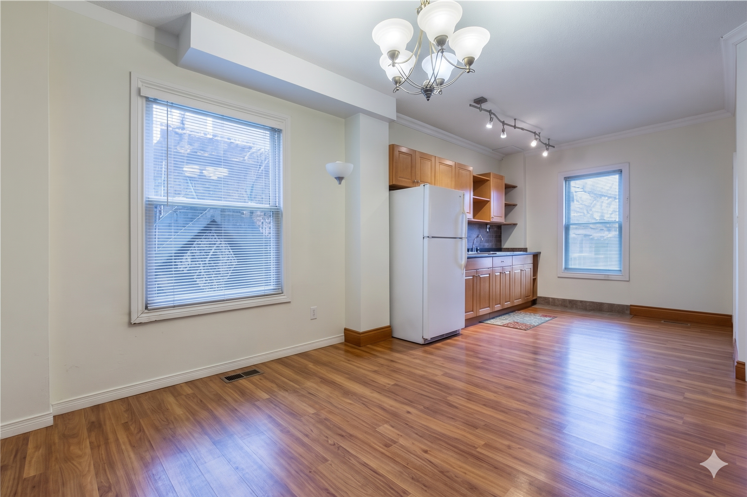 Bright & renovated 1BR near Gage Park, Crown Point